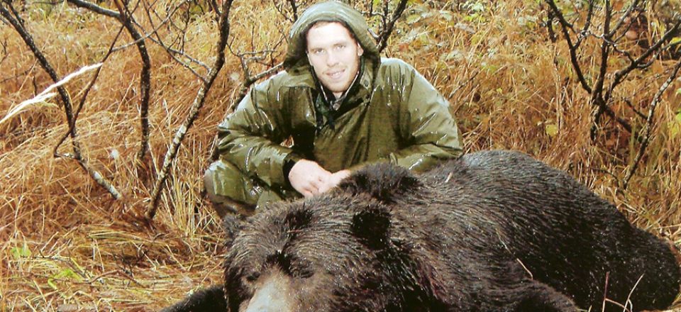 Guide-Zach-Richardson-with-his-after-season-10-foot-Brown-Bear-2005